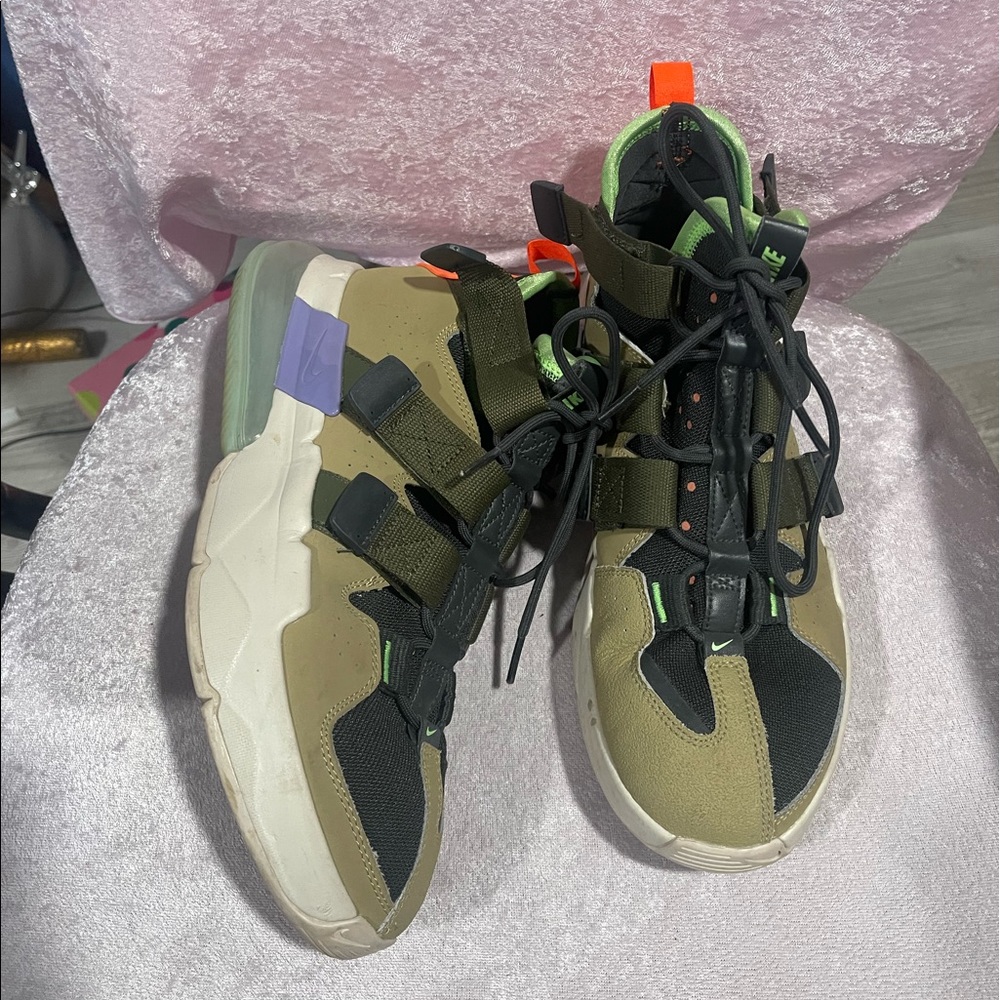 Nike Air Edge 270